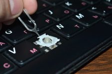 Почему заедают кнопки на клавиатуре ноутбука